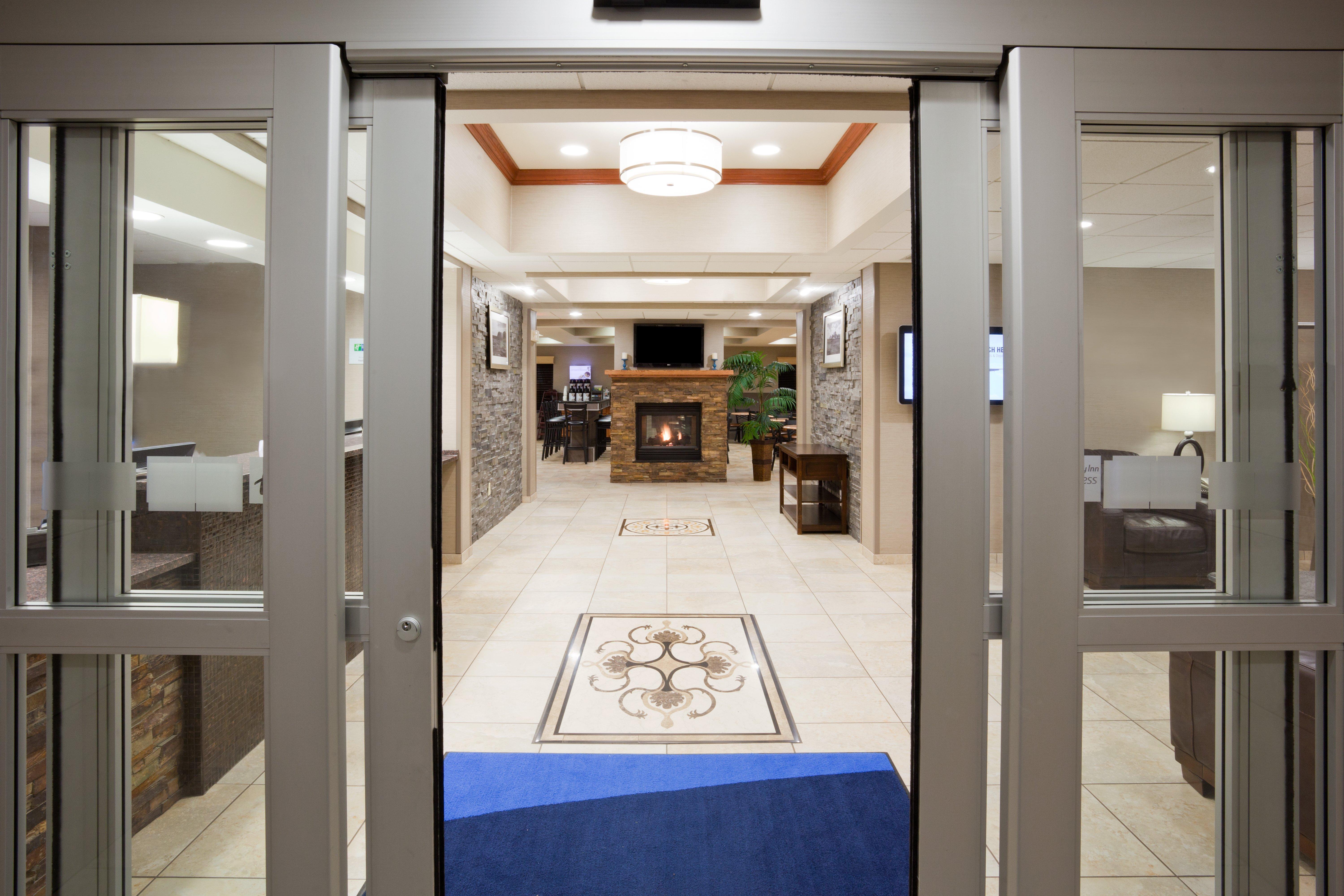 Holiday Inn Express & Suites Aberdeen By Ihg Exterior photo