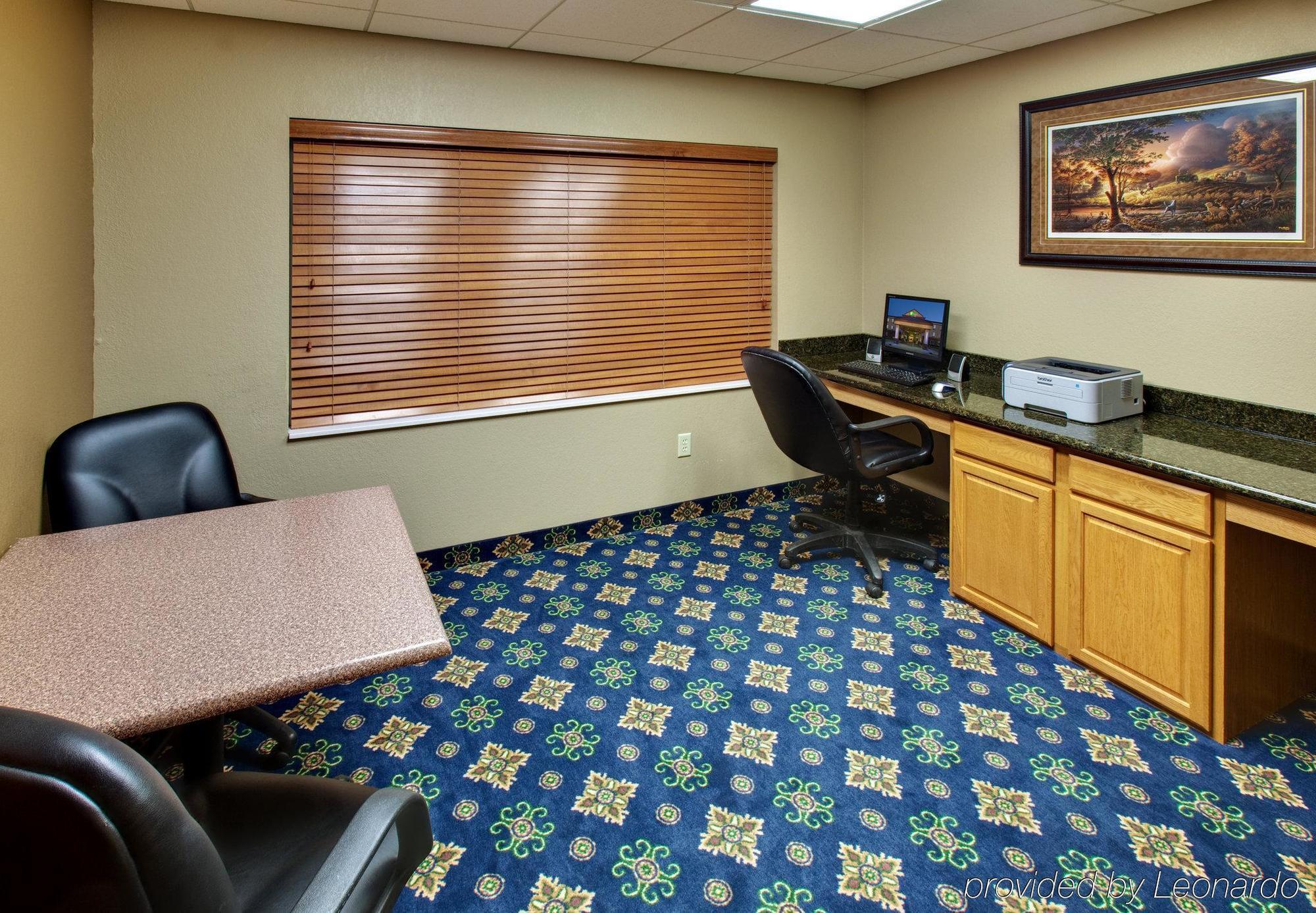 Holiday Inn Express & Suites Aberdeen By Ihg Facilities photo