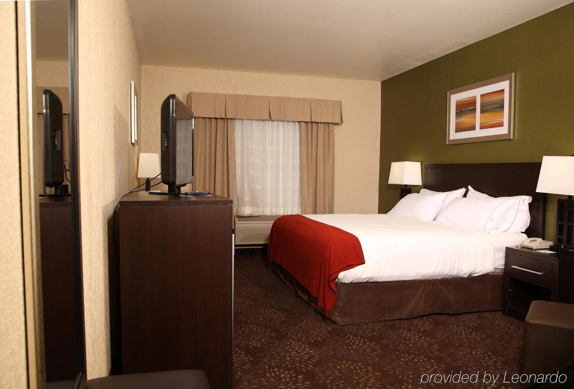 Holiday Inn Express & Suites Aberdeen By Ihg Exterior photo