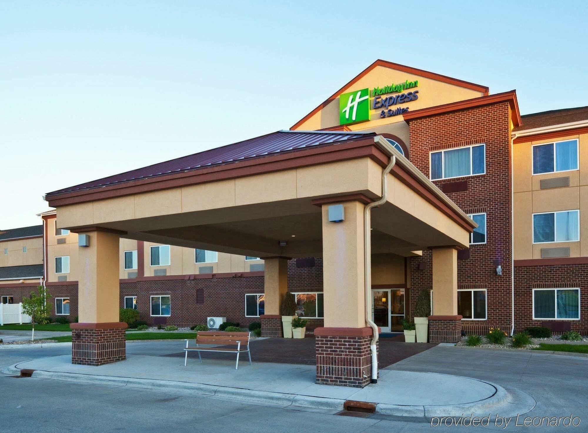 Holiday Inn Express & Suites Aberdeen By Ihg Exterior photo